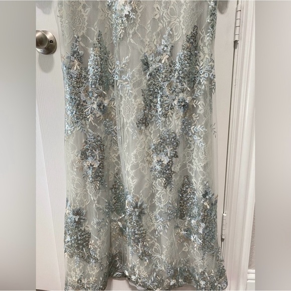 MAC DUGGAL Style: 67539 V NECK
ILLUSION LONG SLEEVE GOWN. Size 2. Worn once - Picture 7 of 8